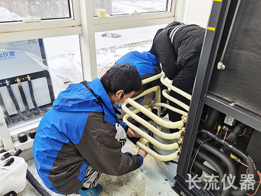 工業冷水機管道安裝.jpg